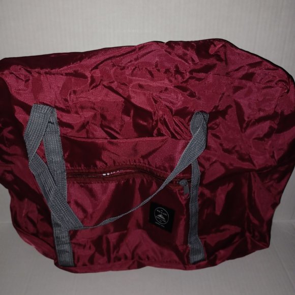 WIND BLOWS RIVER FLOWS TRAVEL BAG - Picture 3 of 5